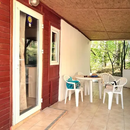 Wakacyjne Nad Jeziorem 山林小屋 Janowice
